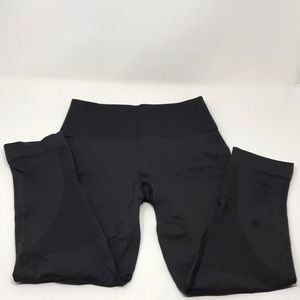 Lululemon zone in crop black size 6